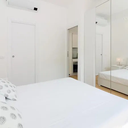 Bright Terrace In Apartment Mailand
